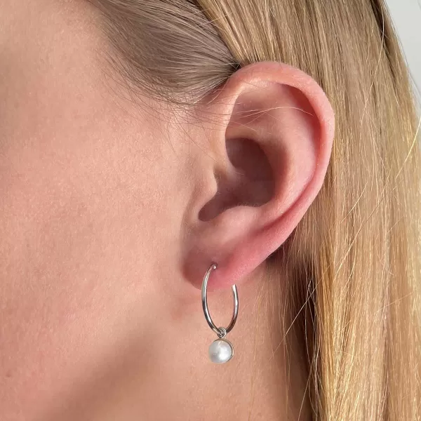 Stříbrné náušnice kruhy s bílou říční perlou 21065.1