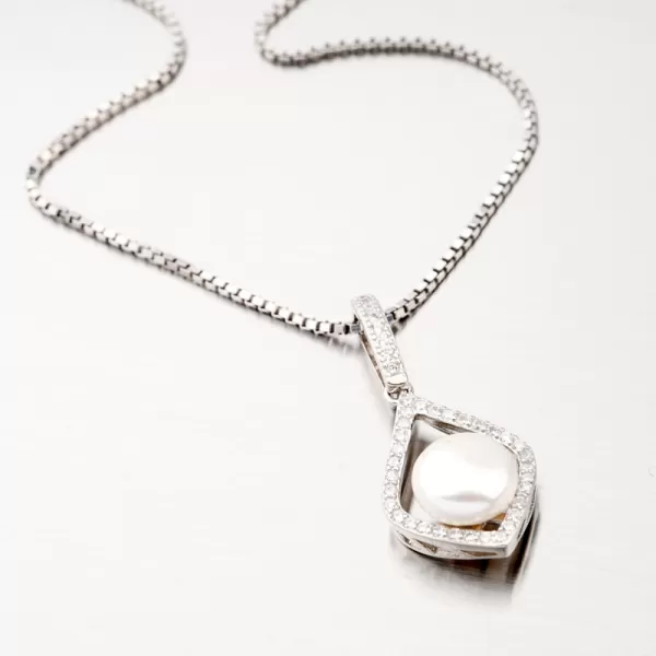 Stříbrný přívěsek se zirkony a perlou HST-13427P