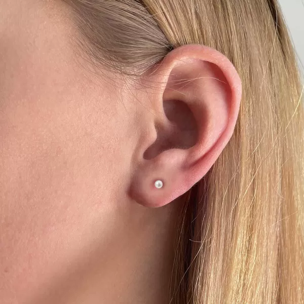 Stříbrné drobné náušnice pecky s bílou říční perlou 21063.1