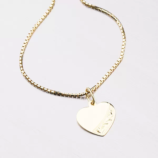 Zlatý přívěsek ve tvaru srdce s gravírováním 322P-131035