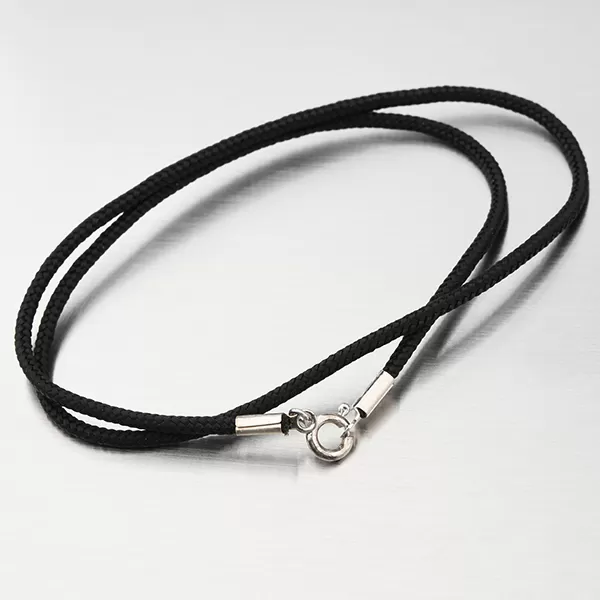 Náhrdelník ze stříbra a textilu v černé barvě N1400496-2024-SLX