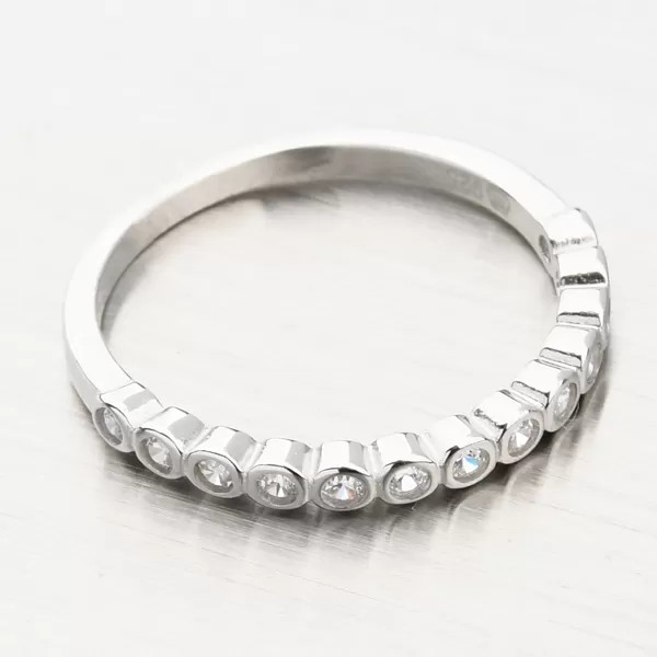 Stříbrný prsten se zirkony GST-11593