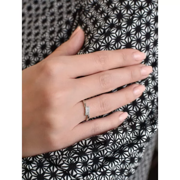 Stříbrný prsten se zirkony bílý 885005.1