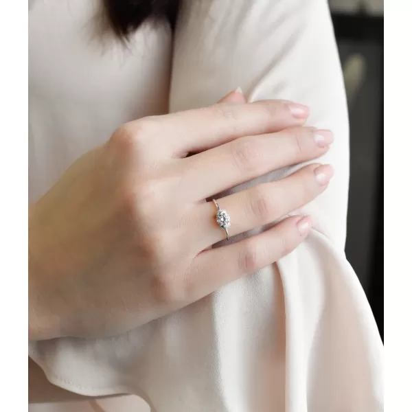 Stříbrný prsten se zirkony bílý 885014.1