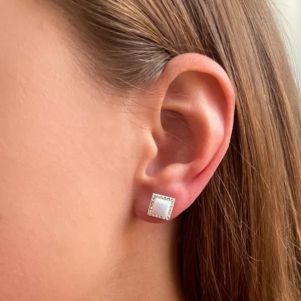 Stříbrné náušnice pecka se syntetickým opálem a krystaly Preciosa bílý kosočtverec 31318.1 white