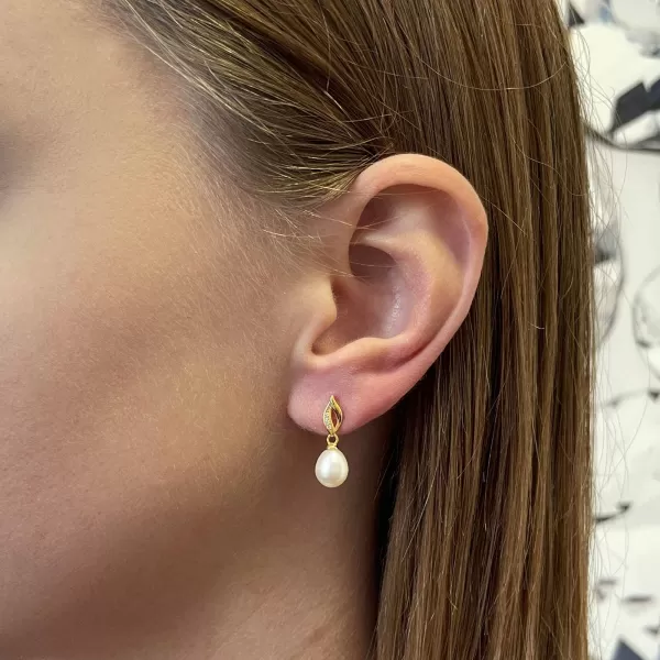 Pozlacené stříbrné náušnice visací s říční perlou a zirkony bílá 21104.1B