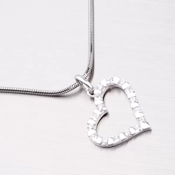 Stříbrné srdíčko se zirkony TP3886