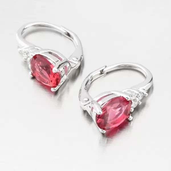 Stříbrné náušnice s červeným zirkonem