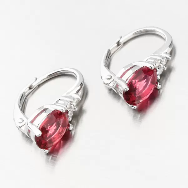 Stříbrné náušnice s červeným zirkonem